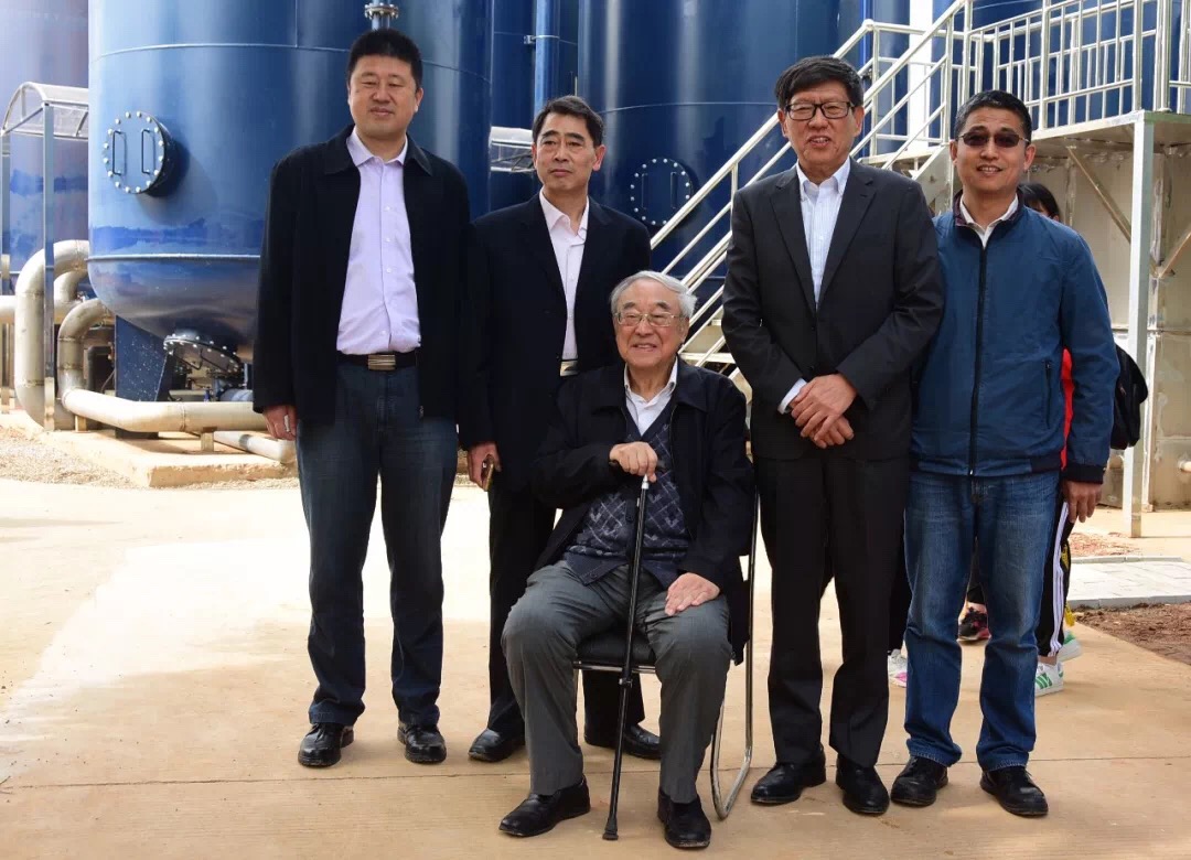 专家组合照.jpg 专家组合照.jpg